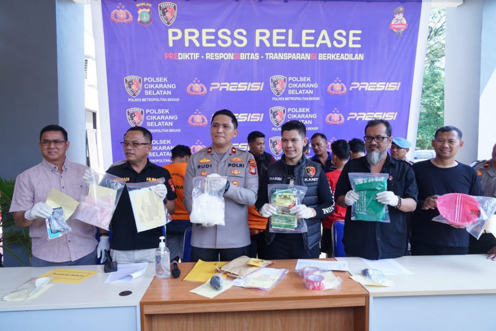 Edarkan Sekilo Sabu, Sekeluarga Diringkus Polisi