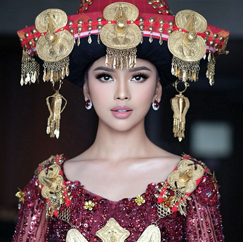 Lyodra Ginting mengenakan Baju adat Uis Garakhas Suku Karo. (Foto: Dok. Instagram/@)