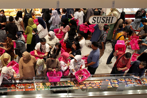 Antusiasme warga pada pembukaan gerai ke-8 AEON di Mal Ciputra Tangerang. (Foto: Dok. Istimewa)