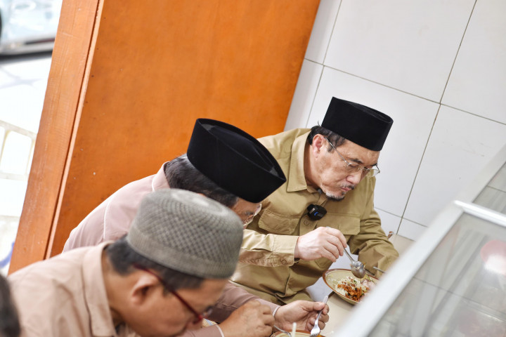 RK-Suswono Kaji Program Makan Gratis di Warteg untuk Ojol