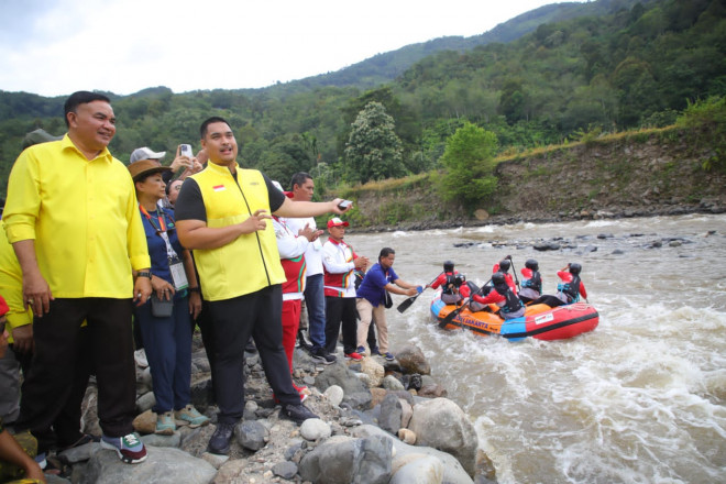 Menpora, Dito Ariotedjo, meninjau venue arung jeram PON XXI Aceh-Sumut 2024 (dok. Kemenpora)