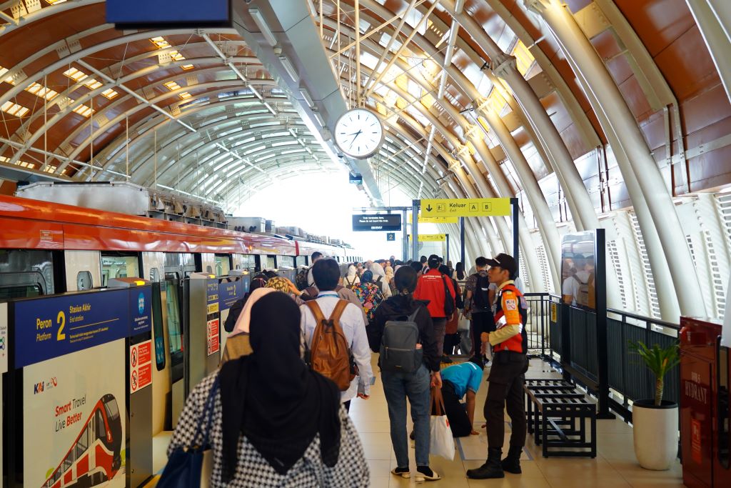 Ilustrasi penumpang LRT Jabodebek. Foto: Dok istimewa