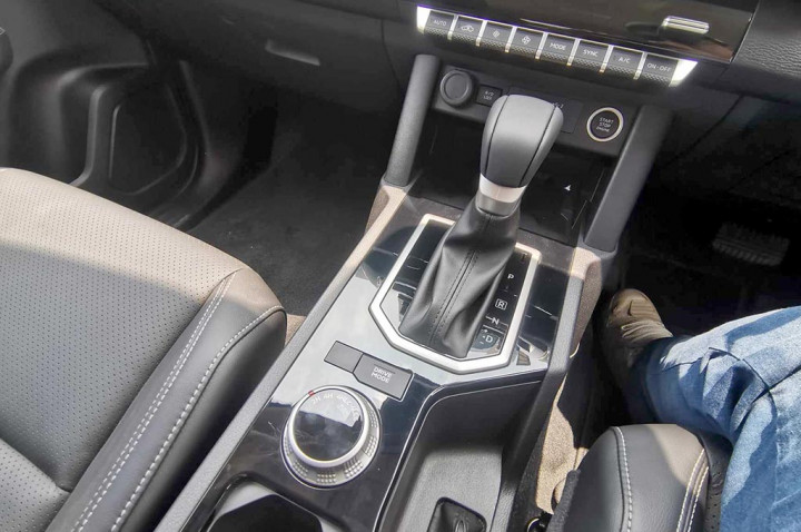 Tips Berkendara dengan Mobil Otomatis Atau Manual