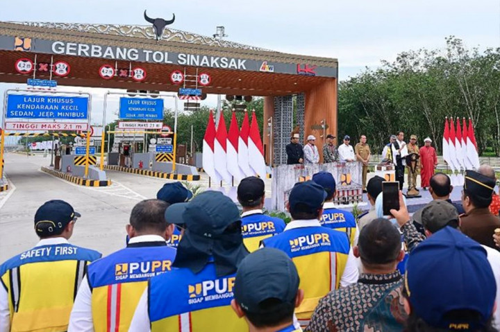 Momen Presiden Resmikan Jalan Tol di Sumatera Utara