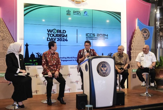 Menparekraf Sandiaga dalam The Weekly Brief With Sandi Uno yang berlangsung secara hybrid. Dok. Kemenparekraf
