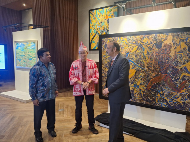 Sandiaga Uno Takjub Lihat Pameran Seni A Naturess Symphony