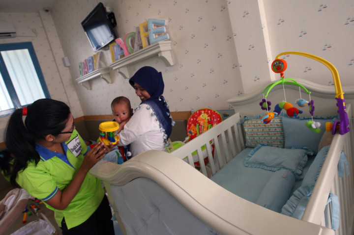 Bunda, Ini 8 Tips Memilih Baby Sitter Terbaik untuk Si Kecil