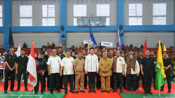 Ratusan Bibit Atlet Bulu Tangkis Bersaing di Kejuaraan Kota PBSI Jakarta Timur 2024