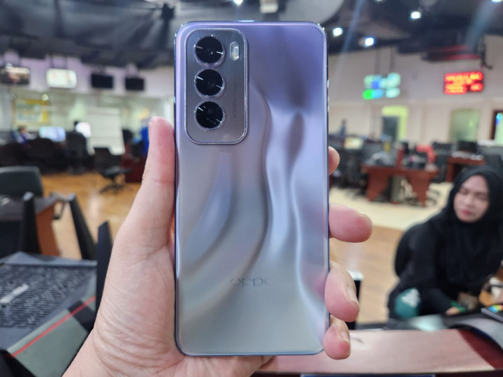Terobosan AI di Tanganmu: Oppo Reno12 5G & MediaTek Dimensity 7300-Energy!