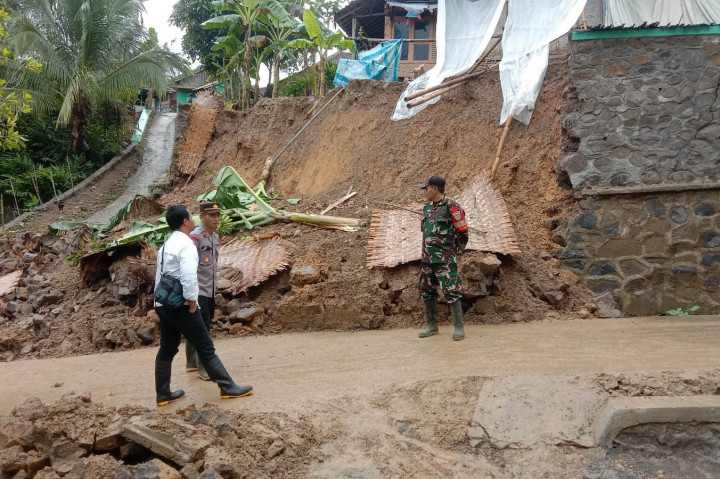 Longsor Landa 6 Kecamatan di Garut, Puluhan Rumah Terancam