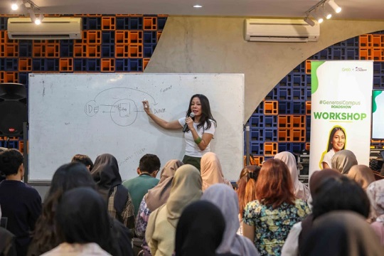 Dee Lestasi Bagikan Resep Meningkatkan Kreativitas Buat Penulis Pemula