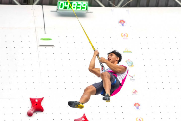 Panjat Tebing: Singkirkan Veddric Leonardo, Kiromal Katibin Raih Emas PON