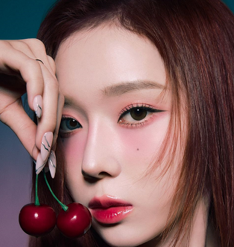 Winter aespa berkolaborasi dengan Espoir menciptakan tren make up cherry look.  (Foto: Dok. Instagram/@espoir_indonesia)