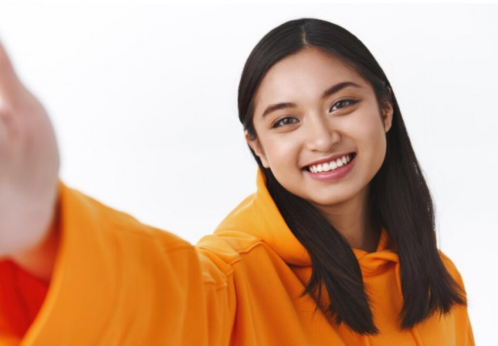 Yuk Lakukan 6 Tips Ini Agar Senyum Terlihat Menawan Saat Difoto