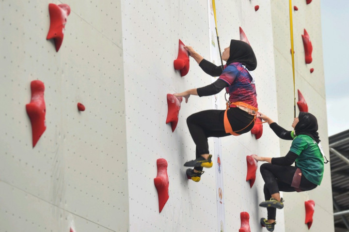 Sabet Emas sambil Pecahkan Rekor PON, Rajiah Sallsabillah Menginspirasi Generasi Muda