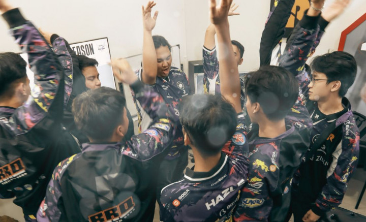 RRQ Hoshi S14: Dari Nobar Film Horor Sampai Diprotes Tetangga