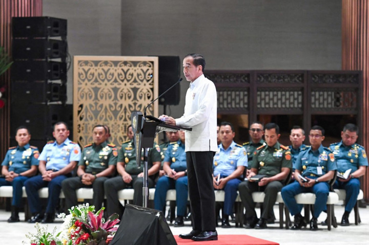Jokowi: Pentingnya TNI-Polri Jaga Stabilitas di Tengah Gejolak Global