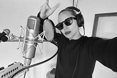 Lady Gaga Pernah Diremehkan Teman Kuliah, Dibilang Nggak Bakal Terkenal!