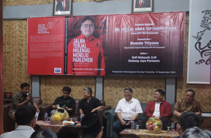 Anggota DPRD Banten Termuda Berbagi Kisah di Buku 