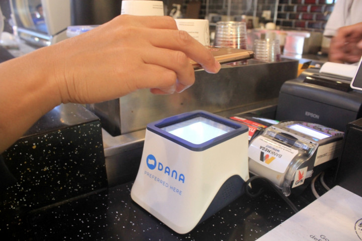 Cara Melakukan Pembayaran dengan <i>Scan Barcode</i> QRIS DANA