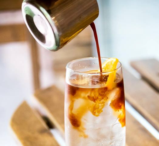 Kopi campur lemon apakah berbahaya ataukah malah memberikan manfaat? Simak kata ahli. (Foto: Ilustrasi/Dok. Pexels.com)