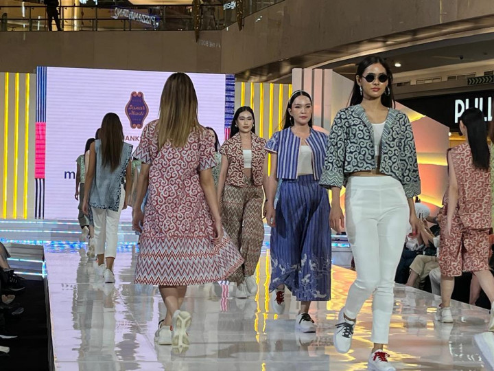 Anggun dan tak Sampingkan Kenyamanan. Koleksi Batik Wasta Kiwari Sasar Milenial dan Gen Z