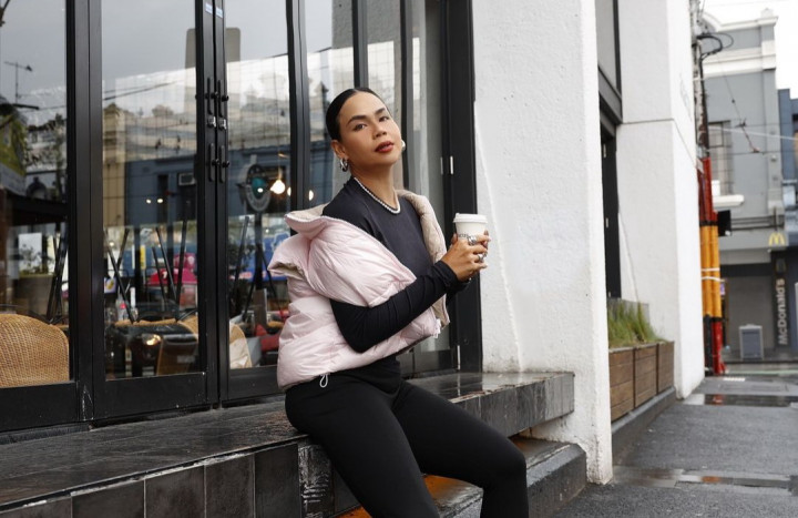 Melaney Ricardo Keluhkan Cuaca Panas dan Banyak Sampah di Konser Bruno Mars Jakarta