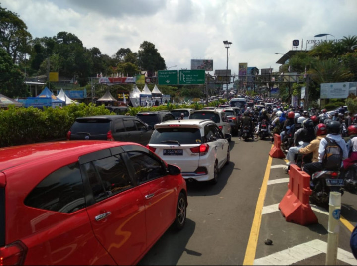 Macet Di Kawasan Puncak Saat Long Weekend 'Nggak Ada Obat', Ini Penyebabnya!