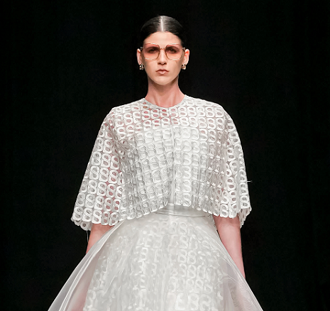 Koleksi busana dan tas 'Lucent Dusk' Buttonscarves di Dubai Fashion Week 2025. (Foto: Dok. Istimewa)