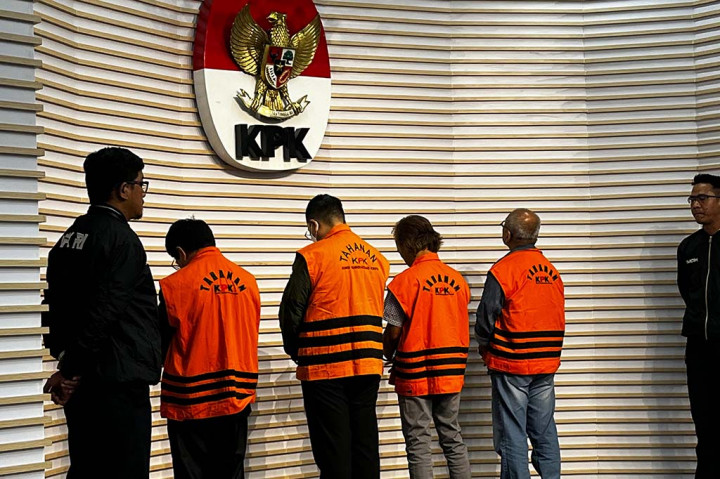 KPK Tahan 4 Tersangka Kasus Korupsi Pengadaan Lahan di Rorotan