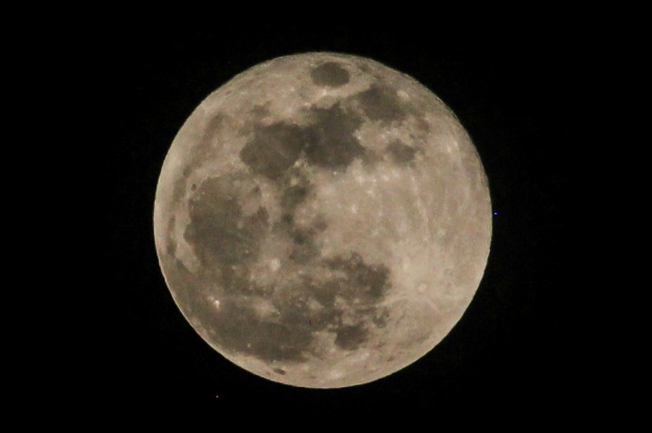 Penampakan Super Harvest Moon