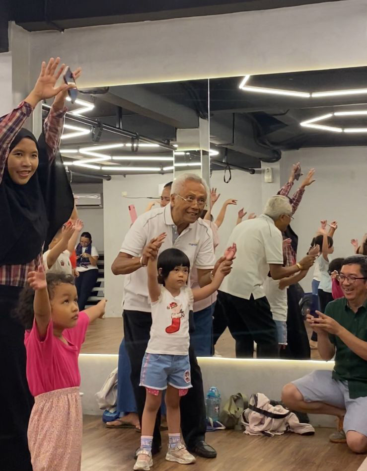Di salah satu lokasi HOM, didominasi oleh manula yang tetap ingin bugar di sisa perjalanan hidupnya. Dok. Ist
