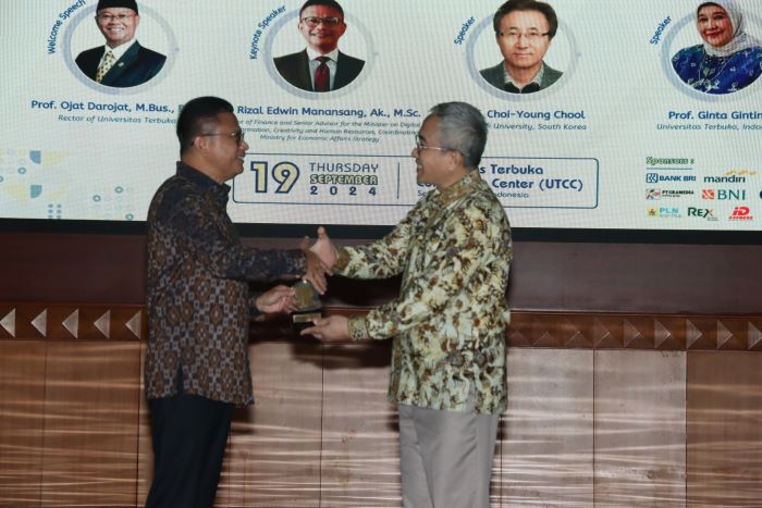 Respons Disrupsi Teknologi, UT Gelar Seminar Internasional ISBEST 2024