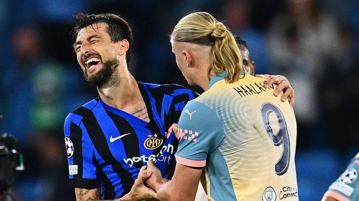 Viral Momen Erling Haaland Tawarkan Jersey ke Acerbi, Berujung Saling Sindir