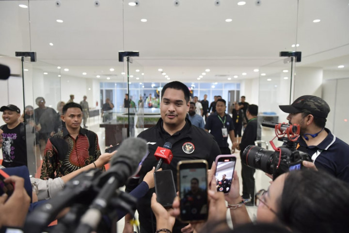 Kenapa Menpora Dito Pakai Jersey Olimpiade di Penutupan PON 2024?