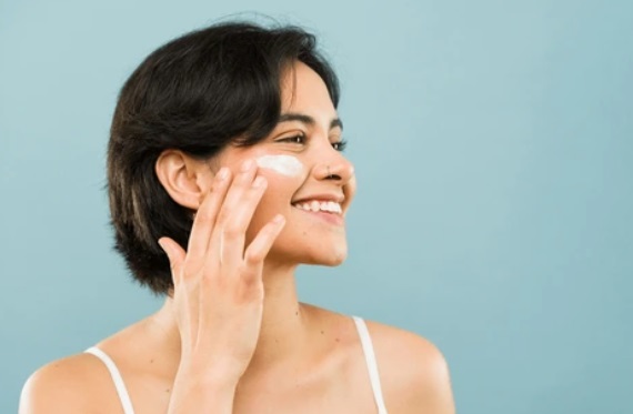 Tak Hanya Bikin Glowing! Ini Ragam Manfaat Eksfoliasi bagi Wajah