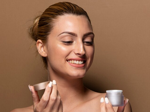 BB cream dapat memperbaiki dan menyempurnakan tampilan kulitmu, sehingga make up tampak lebh natural. (Foto: Ilustrasi. Dok. Freepik.com)