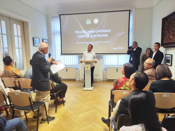 Ditjen Imigrasi Luncurkan Layanan Paspor Elektronik di KJRI Frankfurt