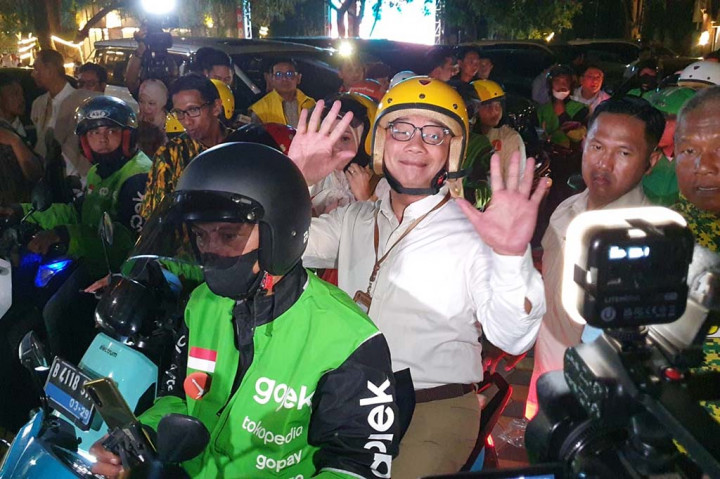 Ngambil Nomor Urut, RIDO Naik Ojol ke KPU Jakarta