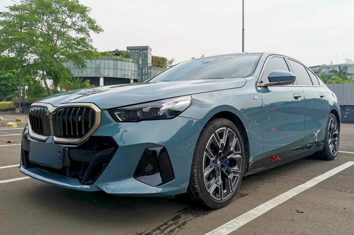 BMW i5 yang Memanjakan Pengemudi