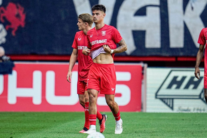 Almere City Kalah Telak dari Twente FC, <i>Yuk</i> Intip <i>Rating</i> Dua Pemain Timnas Indonesia