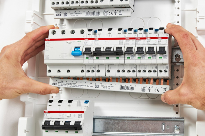 Tonggak Seabad Inovasi: MCB dan Perannya dalam Mendukung Transisi Energi