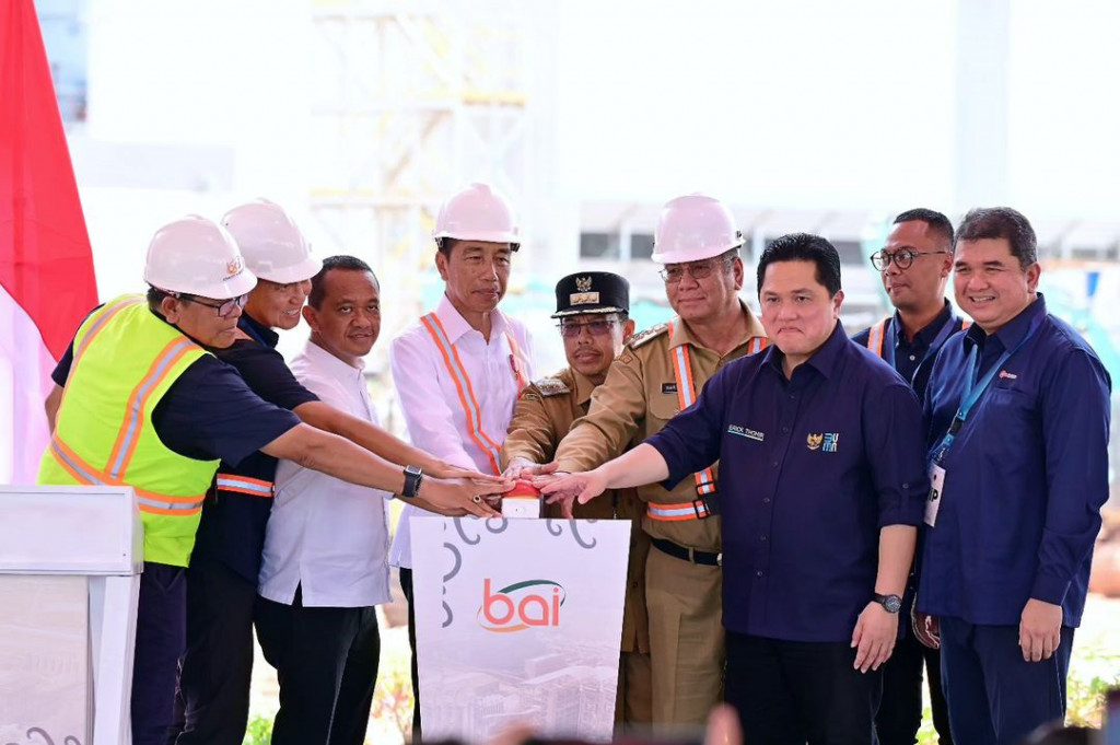 Jokowi Resmikan Injeksi Bauksit Perdana