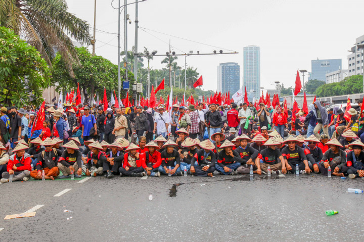 Hari Tani Nasional, Ribuan Petani Gelar Aksi di Depan Gedung DPR RI
