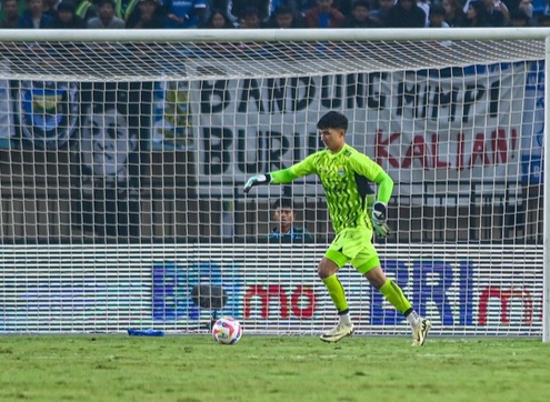 Kiper Kevin Mendoza Tatap Positif Laga Lawan Madura United