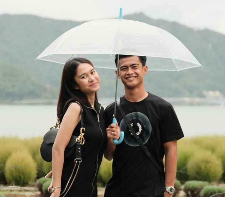 Azizah Salsha Tegaskan Pernikahannya dengan Pratama Arhan Masih Harmonis