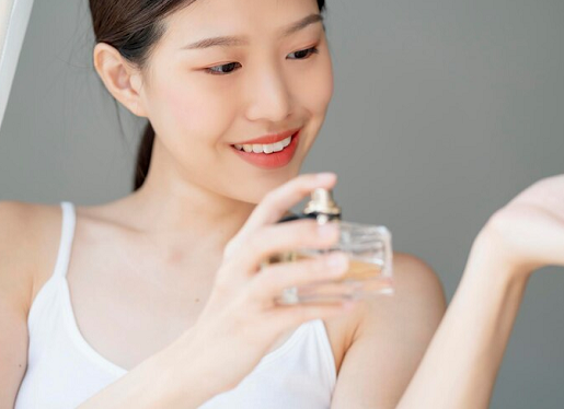 Ingat, parfum yang sempurna adalah parfum yang membuatmu merasa percaya diri dan menjadi diri sendiri. (Foto: Ilustrasi. Dok. Freepik.com)