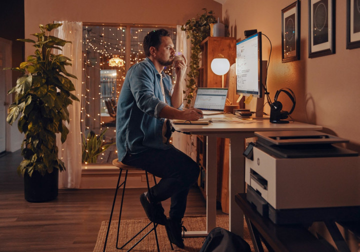 Pengguna AI di Indonesia Punya Hubungan Lebih Sehat dengan Pekerjaan