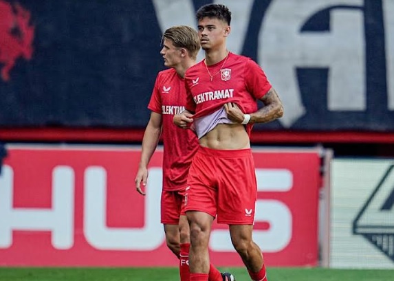 Statistik Mentereng Calon Pemain Timnas Indonesia Mees Hilgers saat Lawan MU