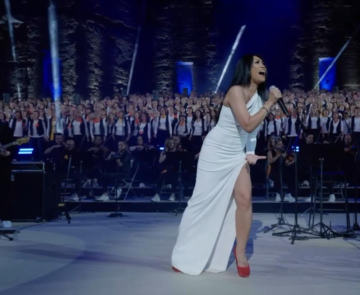 Anggun Terharu Tuntaskan Tur Konser Diiringi 2 Ribu Paduan Suara